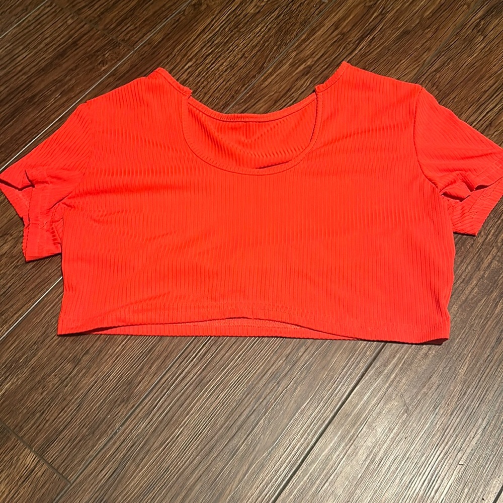 Crop top